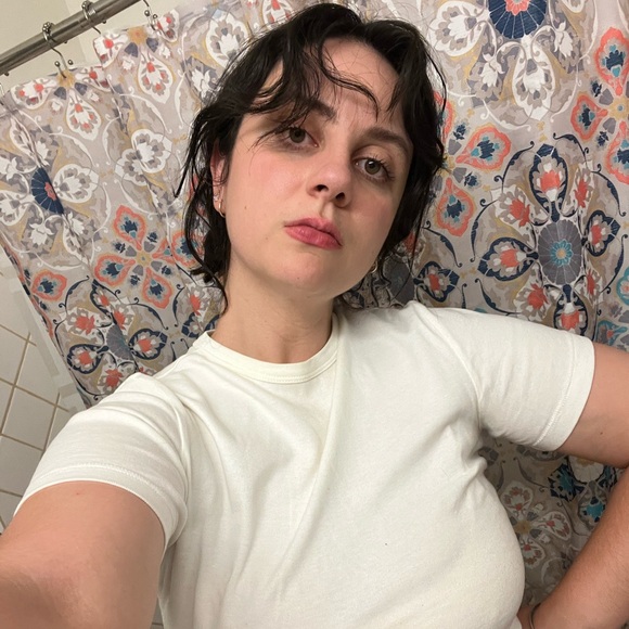 Meet your Posher, Devin - Picture 1 of 3